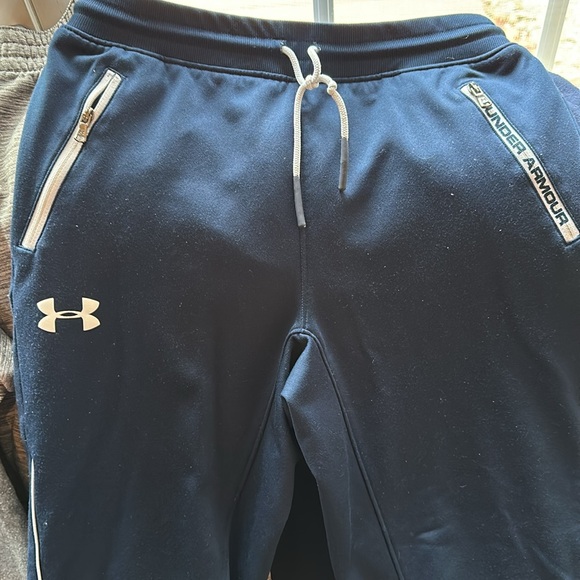 Boys size Large Used great condition about a size 12/ 14 since washed often - Picture 11 of 12